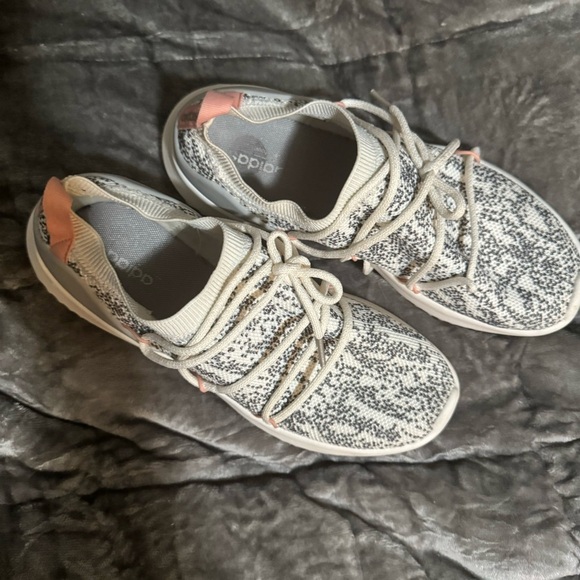 Adidas Cloudfoam Beige Gray Print Shoes - Picture 2 of 4